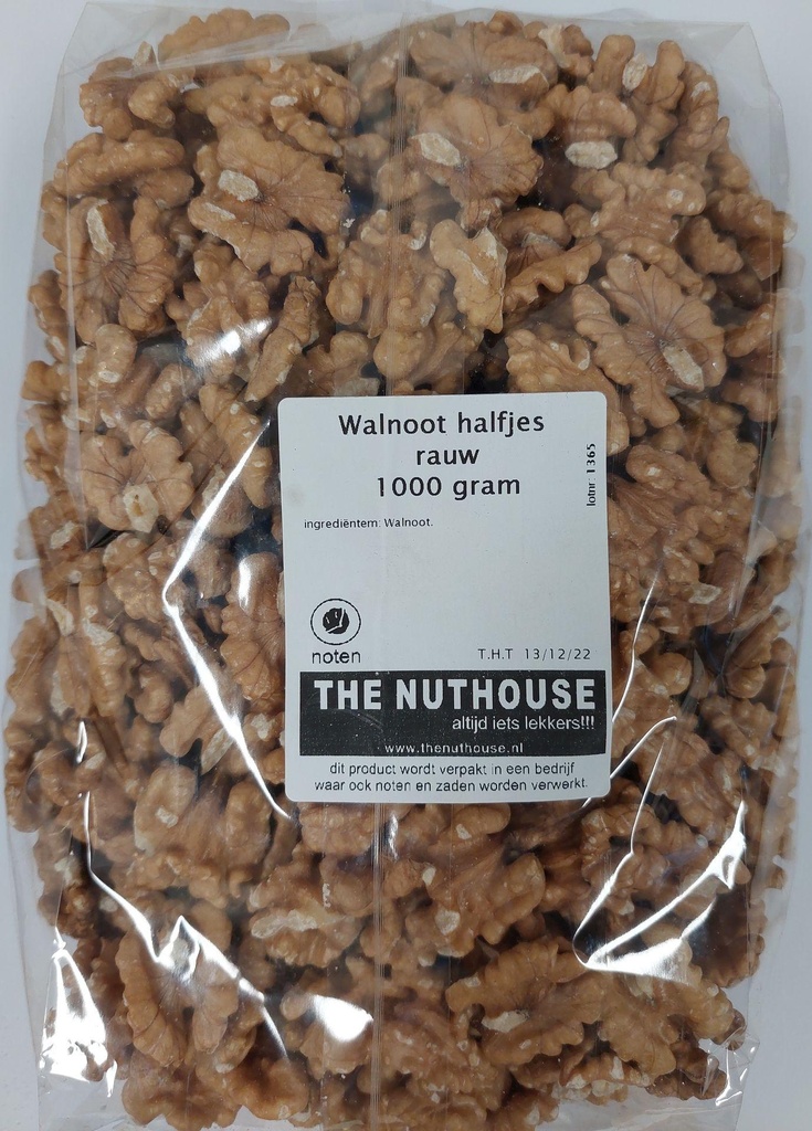 Walnoten 80% light halves chili m.c. 1 kg